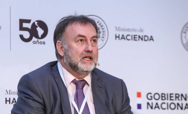 HOY / Ministro dice que irán a Brasil para saber por qué bloquean la 'repatriación' de reales