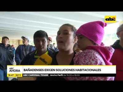 Bañadenses exigen soluciones habitacionales - Tv - ABC Color