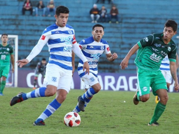 El Gallo se vale de un gol en contra y avanza de ronda