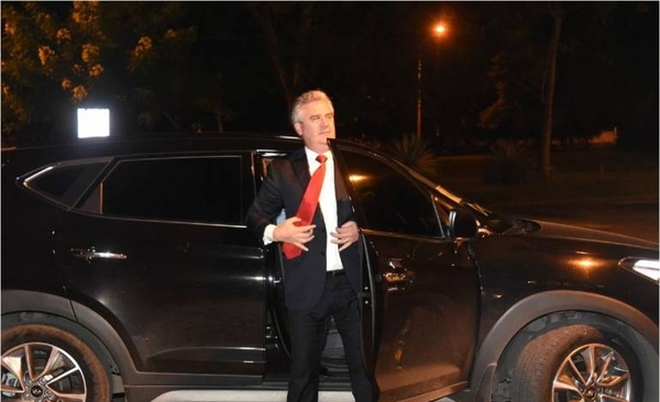 HOY / Abdo pide tiempo y suspende reunión en la que debía darse decisión sobre Dionisio
