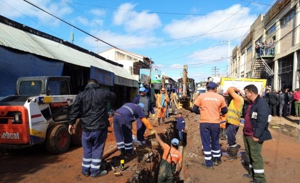 HOY / Luque: notifican a comercios que arrojan residuos en los colectores cloacales