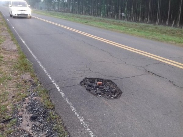 Vecinos piden urgente reparación de baches en ruta VIII - Nacionales - ABC Color