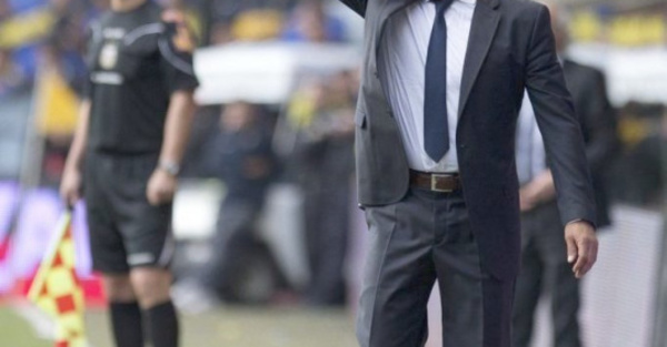 Russo arma su equipo y oúma
