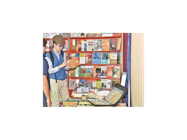 Lanzamientos y charlas se realizan en la Feria del Libro