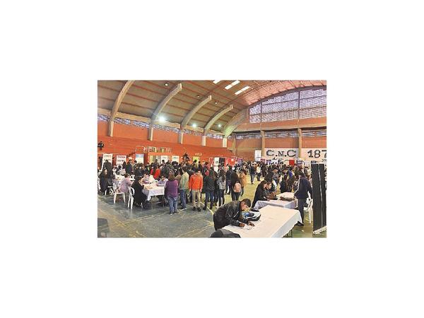 Expo Empleo quedó corta con una oferta de 500 puestos