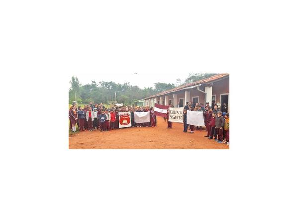 Humilde comunidad educativa de Santa Rosa exige rubros