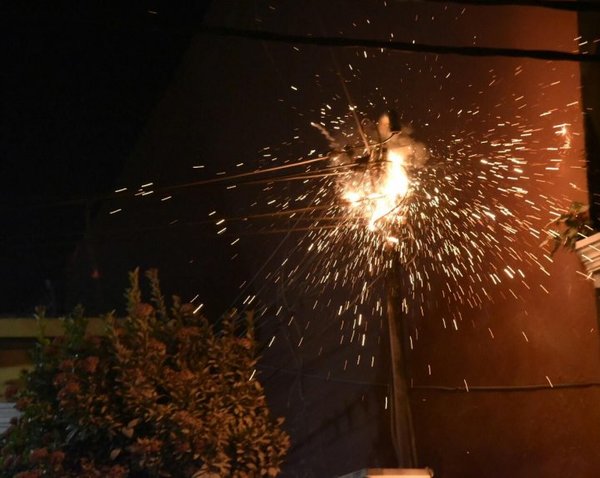 Incendio de cables causa susto en barrio capitalino - Nacionales - ABC Color