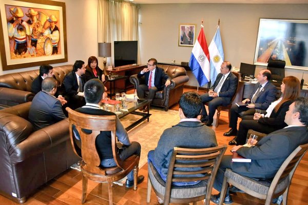 UNA solicita apoyo de la EBY para la creación del Instituto del Agua | .::Agencia IP::.