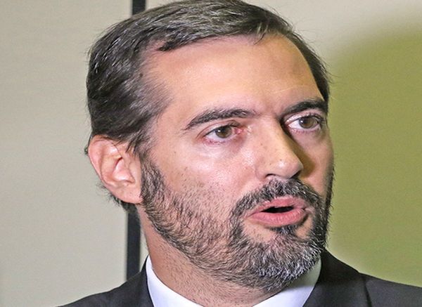 Puja por obra de US$ 61 millones estalla en cambio de director jurídico