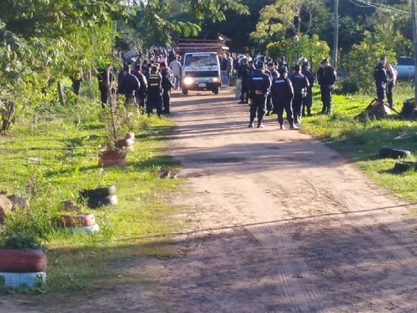 Desalojan a familias de un asentamiento en Capiatá