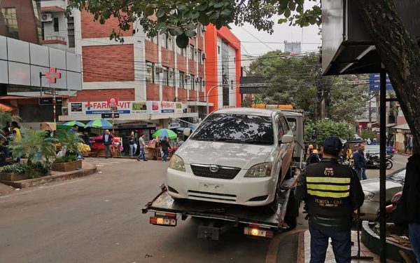 Hoy inician control a vehículos mal estacionados