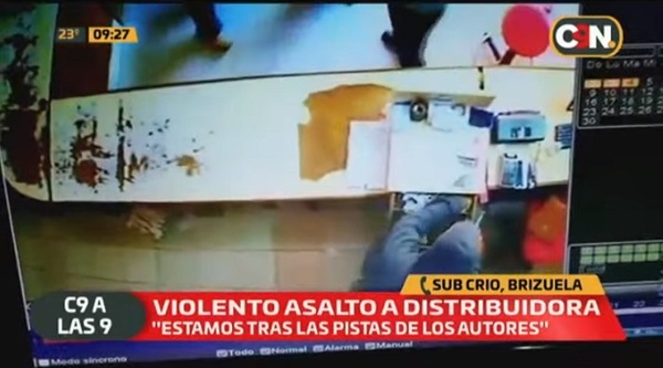 Hombres armados asaltan local comercial en San Juan Nepomuceno