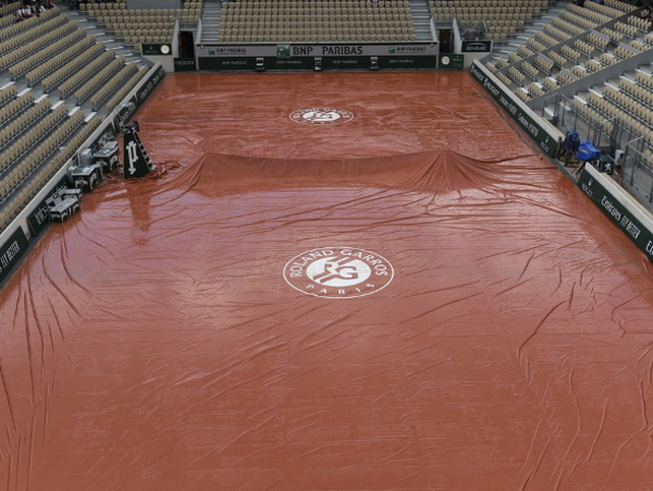 La lluvia obliga a suspender los partidos de Roland Garros