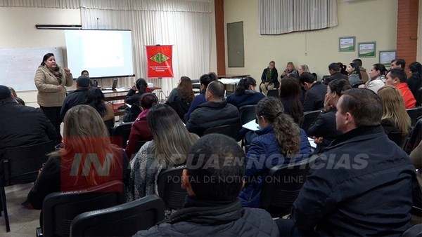 DOCENTES Y SUPERVISORES EVALÚAN ALFABETIZACIÓN DE JÓVENES Y ADULTOS.