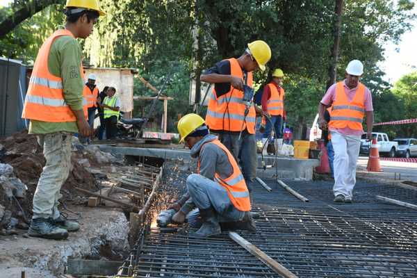 Economistas recomiendan a Paraguay mejor recaudación y más inversión