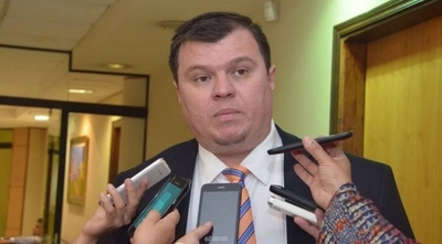 HOY / Mientras unos quieren enfriar caso de Dionisio, otros piden sesión extra para apurar raje