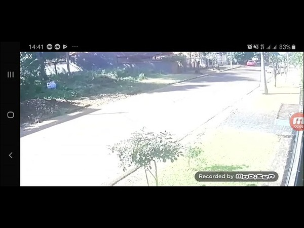 PAREJA DE MOTOCHORROS ASALTAN A UNA MUJER