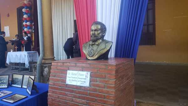 Inauguran busto de Manuel Franco en Concepción