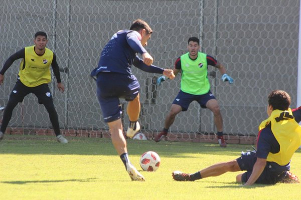 Nacional quiere a un jugador de Libertad - Versus