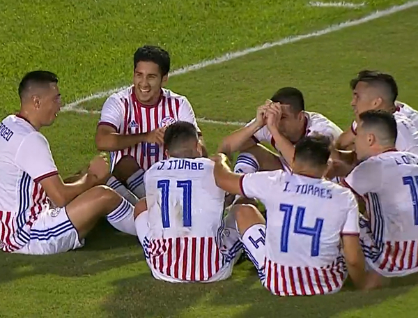 Óscar Tacuara Cardozo puso el 1-0 de Paraguay sobre Honduras