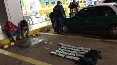 Detienen a dos sujetos e incautan marihuana - ADN Paraguayo