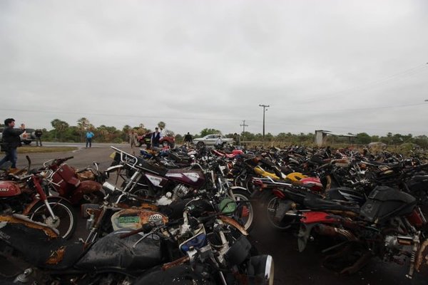 MOPC emplaza a dueños de vehículos abandonados en la Caminera - ADN Paraguayo