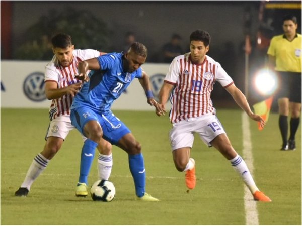 La Albirroja se aplaza en su primera prueba