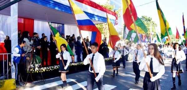 Desfile estudiantil en Lambaré - Edicion Impresa - ABC Color