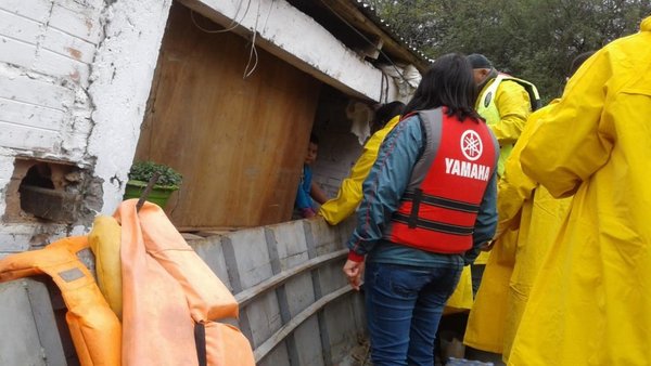 Alberdeños fueron asistidos por médicos que llegaron desde Central - Fotos - ABC Color