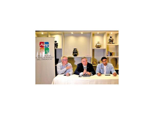 Restaurantes piden  reducir      comisiones por uso de  tarjetas