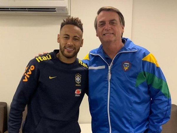 Bolsonaro visita a Neymar y le desea una rápida recuperación