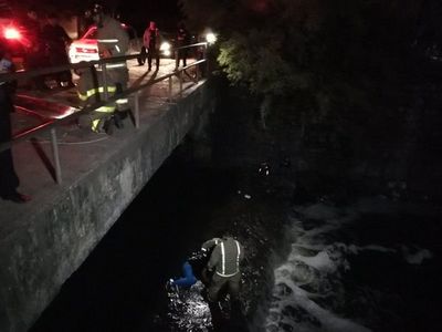 Rescatan a una mujer del arroyo Mburicao