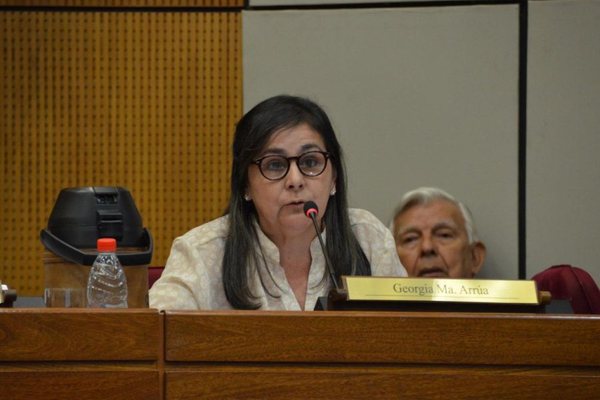 Senadora incapaz patotea en vez de exponer razones - ADN Paraguayo
