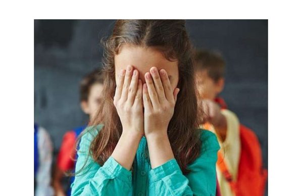 Alumnas de colegio denuncian acoso de director