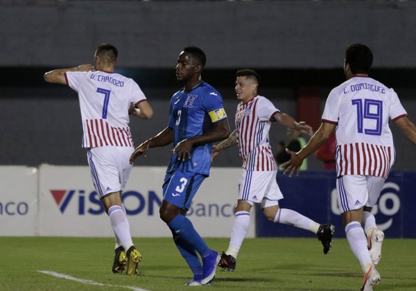 Paraguay iguala con Honduras y van 15 amistosos sin poder ganar
