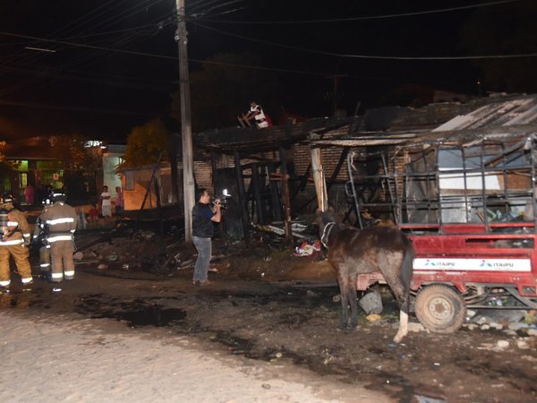 Ex convicto quema cuatro viviendas de damnificados en Tacumbú