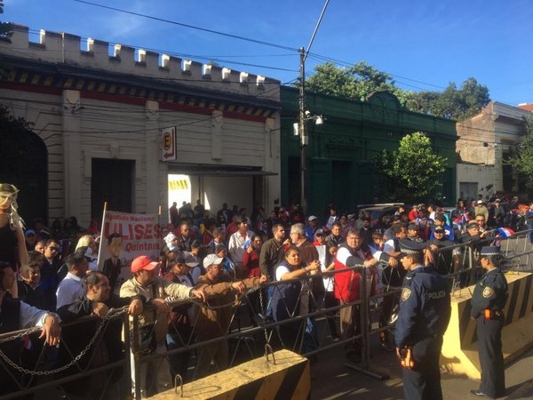 Exigen liberacion de Ulises Quintana frente a la Fiscalía