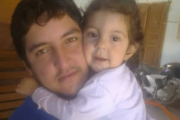 Hasta sus amigos se alejaron: amargo relato del padre de Mia Fiorella