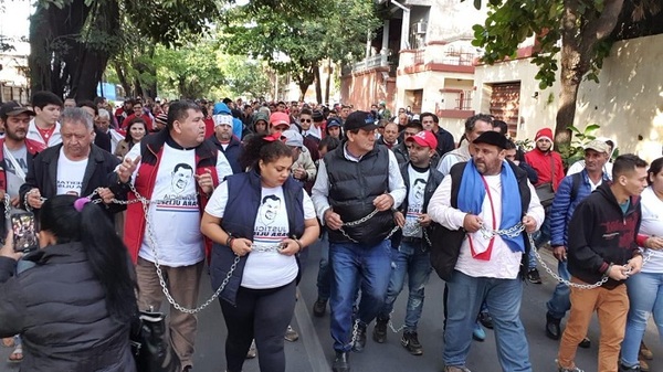 Esteños se manifiestan y exigen libertad de Ulises Quintana