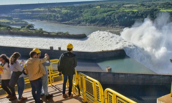 Compuertas de Itaipú siguen abiertas