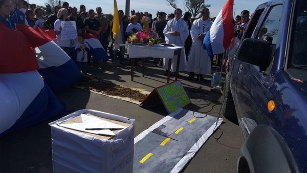 Misa en la ruta para pedir caminos de todo tiempo - Nacionales - ABC Color