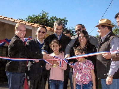 Taiwán proyecta impulsar producción de orquídeas en Paraguay - .::RADIO NACIONAL::.