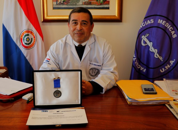 Doctor paraguayo recibe reconocimiento en Congreso Mundial de Cirugía Abdominal » Ñanduti