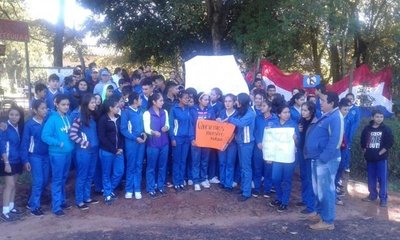 Otra toma de colegio por falta de rubros en San Pedro - Nacionales - ABC Color