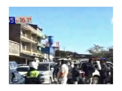 Motociclista muere arrollado por camión que repartía almuerzo escolar