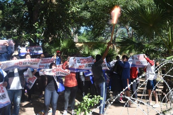 “Hurreros” de Dionisio no escatiman en gastos - Nacionales - ABC Color