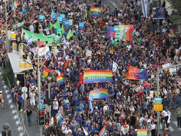 La marcha del orgullo gay desafía el conservadurismo de la Ciudad Santa