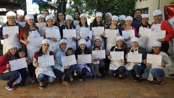 Egresan Panaderos y Confiteros en Ñeembucú » Ñanduti