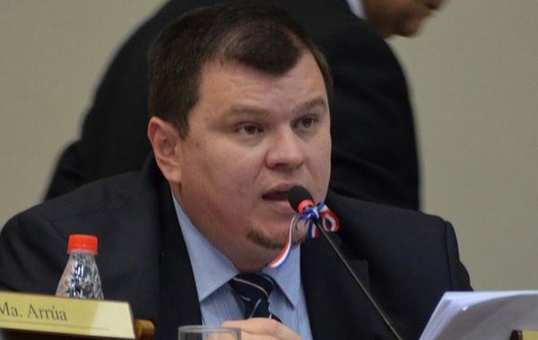 Amarilla "niega rotundamente" haber maniobrado a favor de proveedor