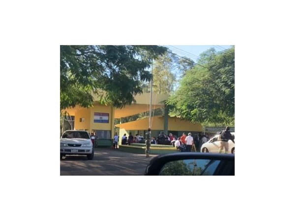 Seguidores de Ulises Quintana lo visitan en la cárcel de Viñas Cué